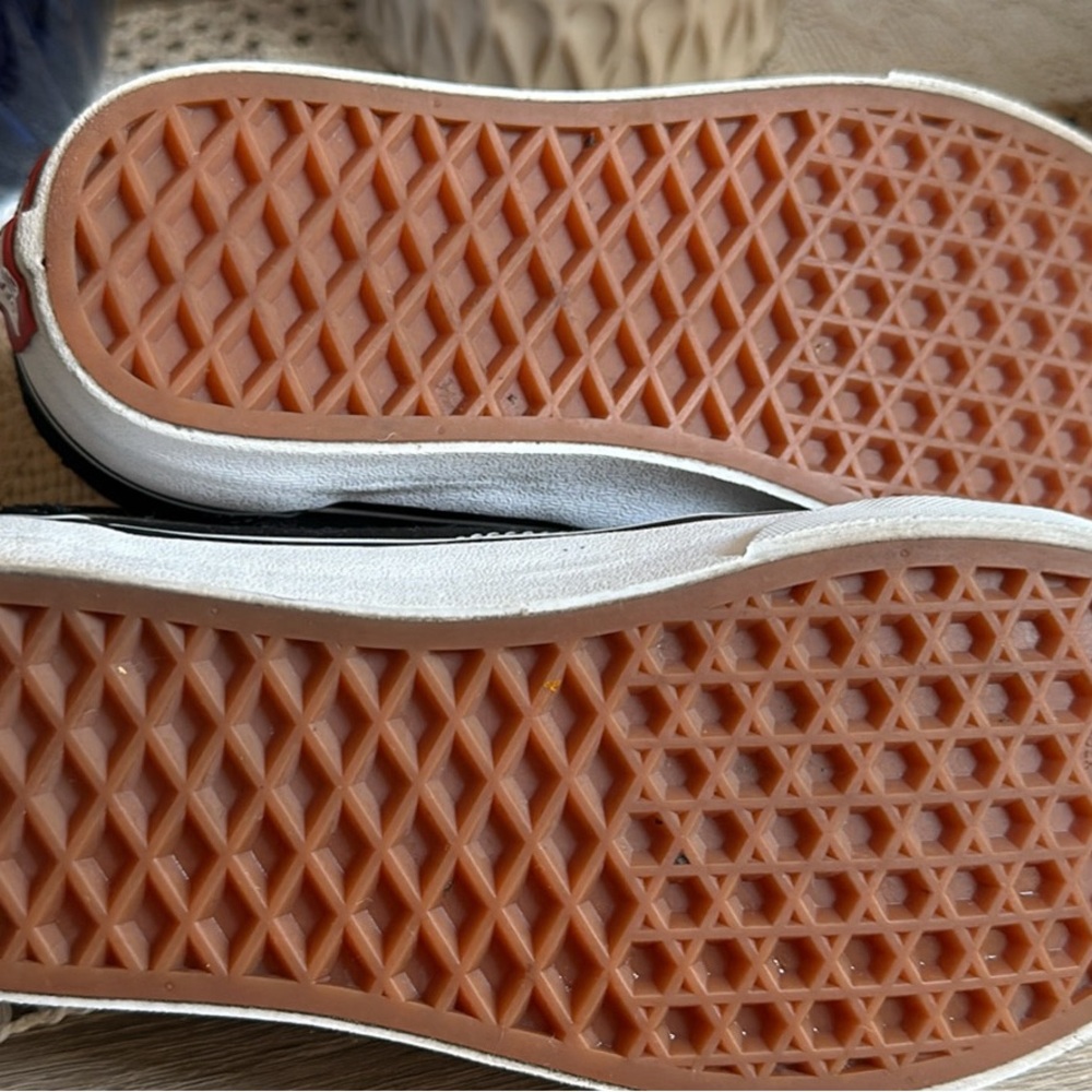 Kids vans black n white size 3.5 big kids - Picture 6 of 7